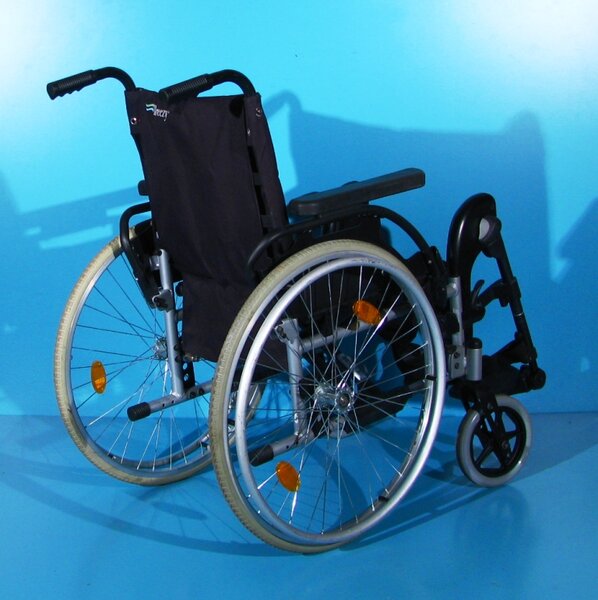 Scaun cu rotile Breezy - latime sezut 40 cm