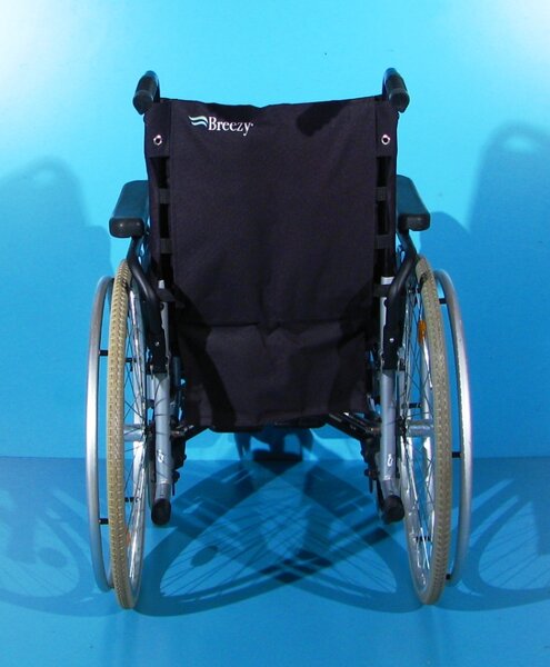 Scaun cu rotile Breezy - latime sezut 40 cm